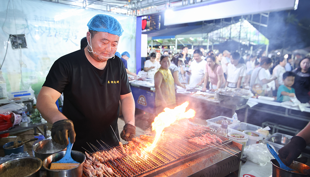 烟火升腾点燃千年古县盛夏——“沂水2025青岛啤酒美食节”盛大开幕