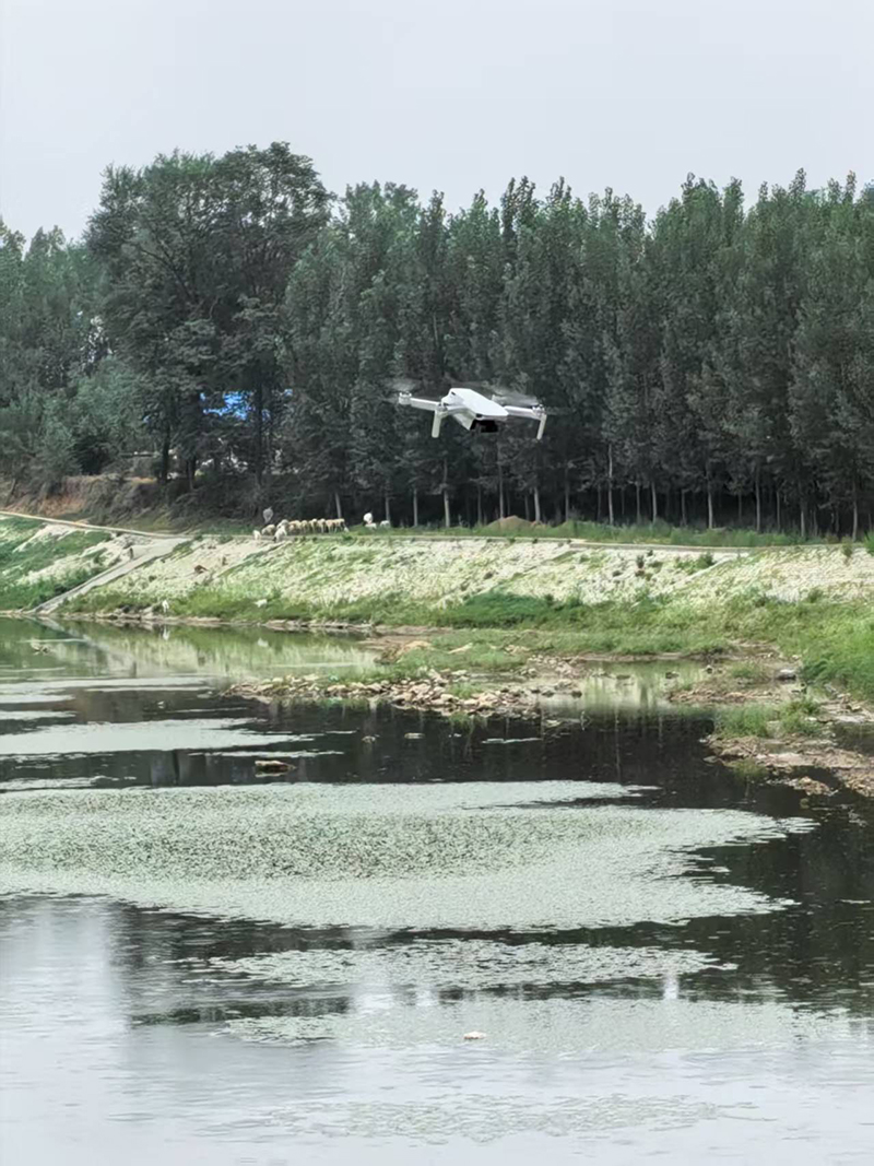 平邑县卞桥镇西荆埠村第一书记：无人机升空 织密防溺水与防汛“安全网” 第 3 张