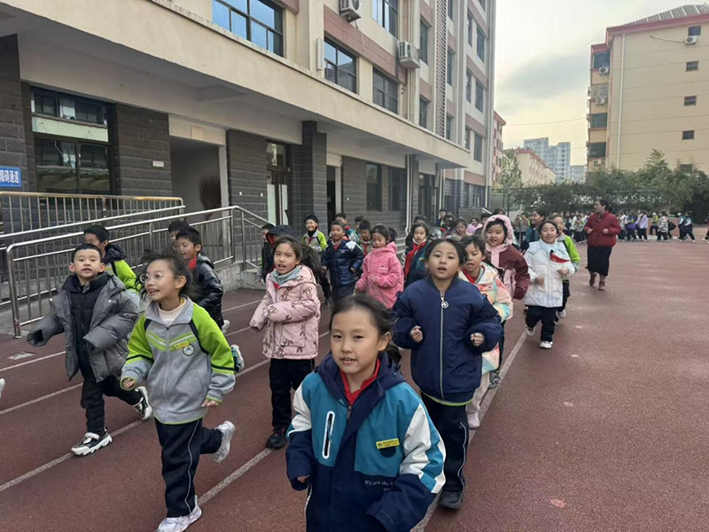 凛冬砺志，跑出少年精气神——临沂北园路小学东岳校区冬季跑操活动纪实