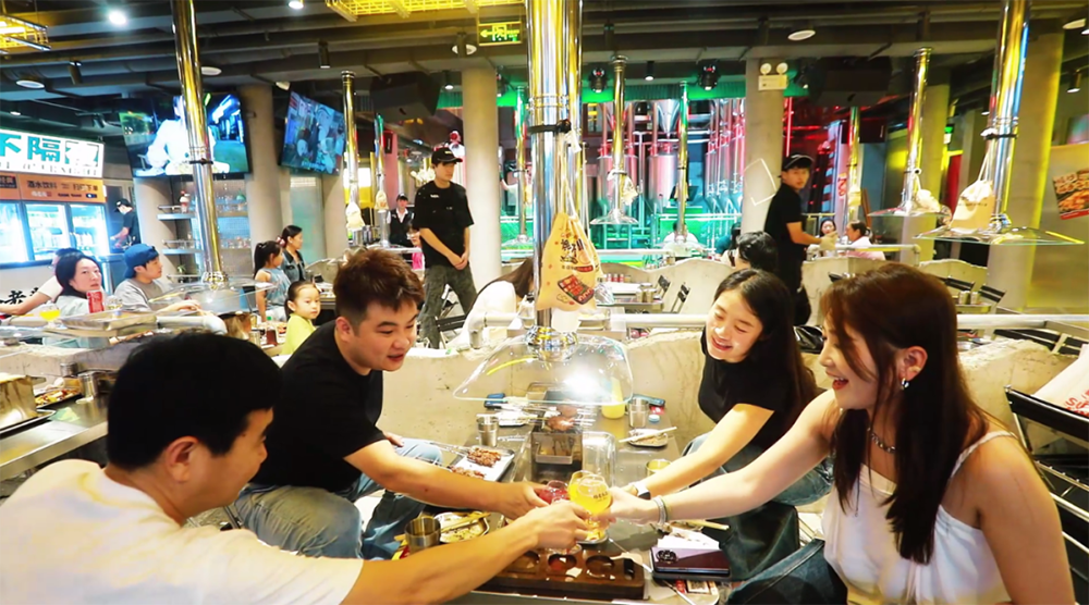 杨老头鲜货烧烤闪亮登陆沂州里！以“鲜”破局，以“味”制胜！