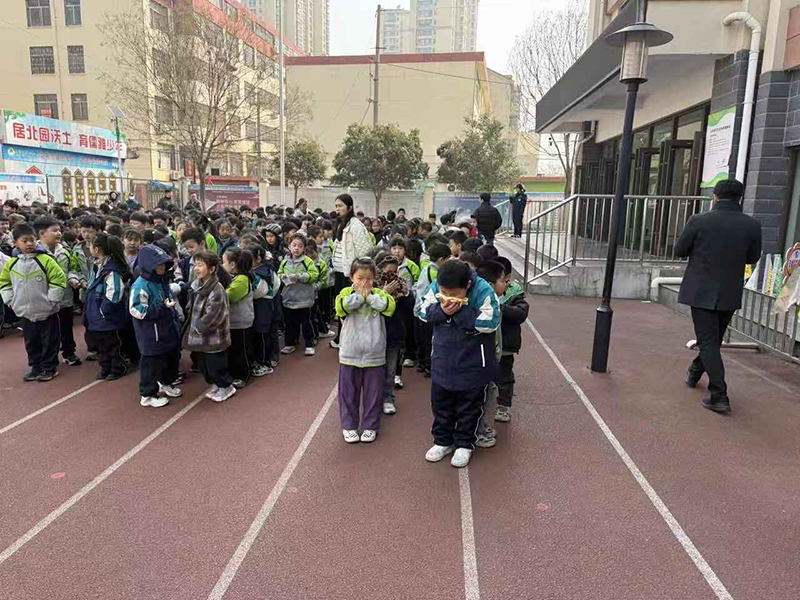消防演练筑防线，安全意识记心间——临沂北园路小学春季消防疏散演练圆满完成